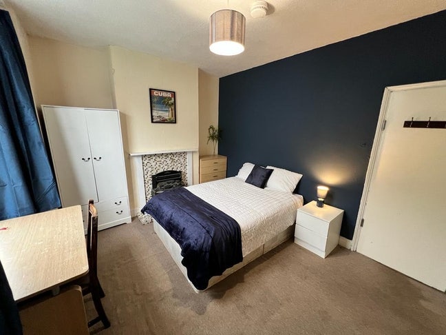 Professional House Share Near City Centre - SA1 Main Photo