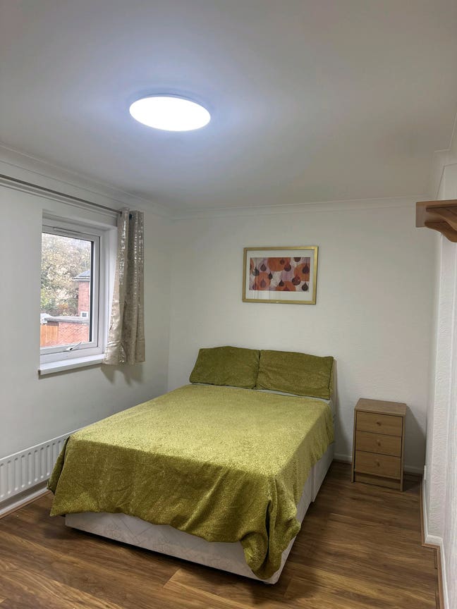 Spacious Double Room in Walthamstow for females  Main Photo
