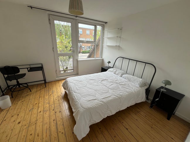 Bright Double Room in Islington Main Photo
