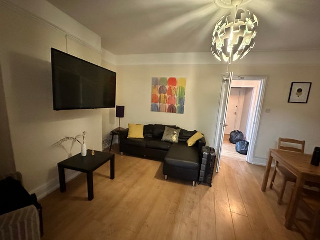 ✨Comfy 3 bed flat in the city centre (SO15)✨ Main Photo