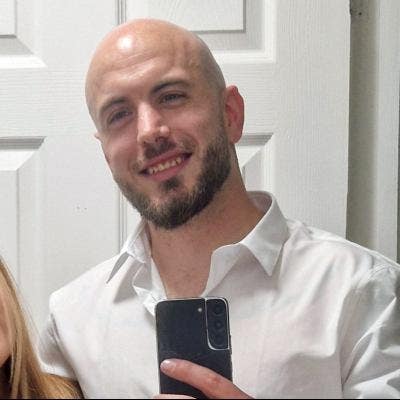 34-year-old full-time professional Main Photo