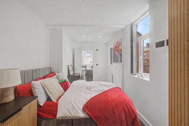 Stunning Double En-Suite Rooms |SK5 Bills Incl Main Photo