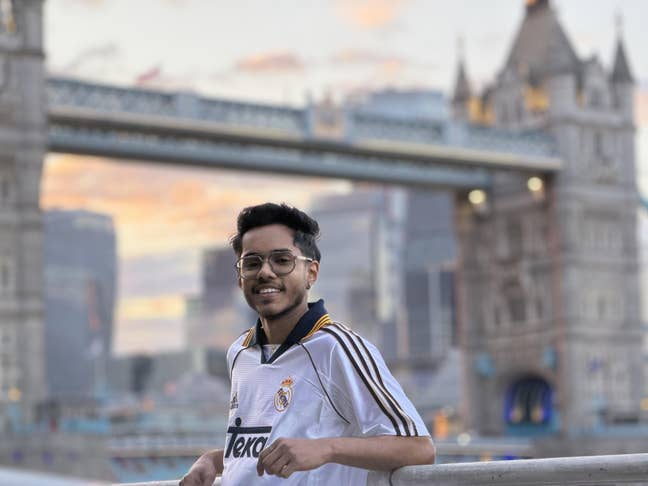 Professional Male seeks a single or double room Main Photo