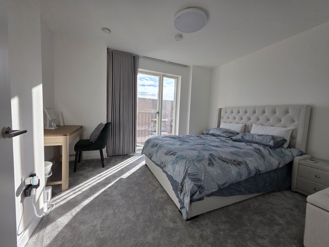 Luxury smart room, private bathroom, 1 min to Stn Main Photo