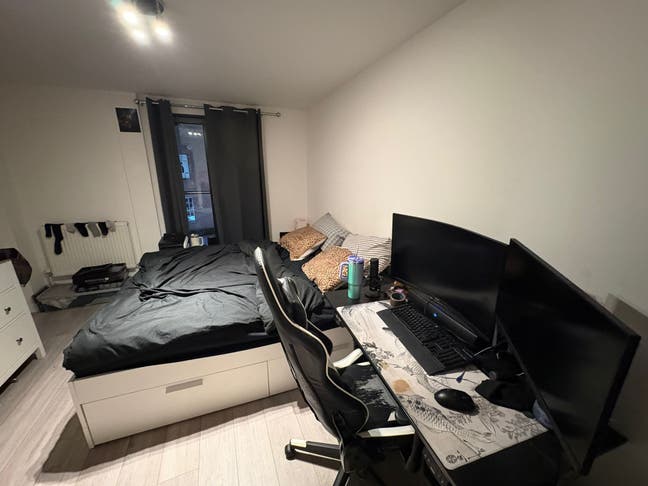 Spacious Ensuite Room Available in Kingston  Main Photo