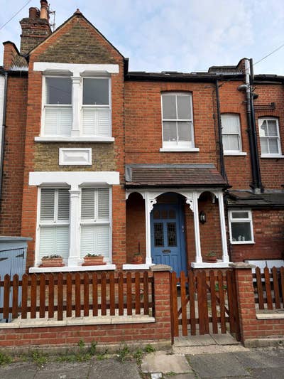 Double room in lovely flat Main Photo