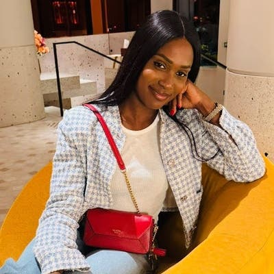Professional Female seeks a single or double room Main Photo