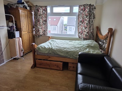 Large room in a quiet residential lewisham area  Main Photo