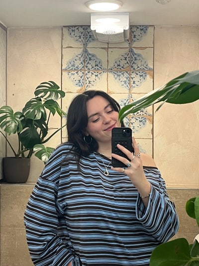 Looking for a fun chill all girl house!  Main Photo