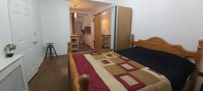 Luxury Studio Room Available – Forest Gate / Wanst Main Photo