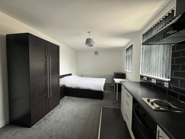 Studio Apartment: Move in Available Same Week! Main Photo
