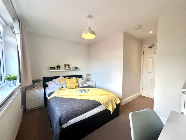 Get Snug on a Sunday 💛🏡💛 Main Photo