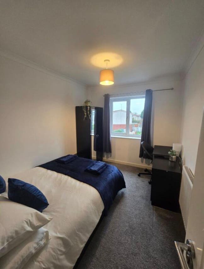 6 x en suite bedrooms *bills inc* Main Photo