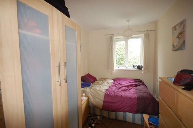 Lovely room, friendly clean flat, 5 min to station Main Photo