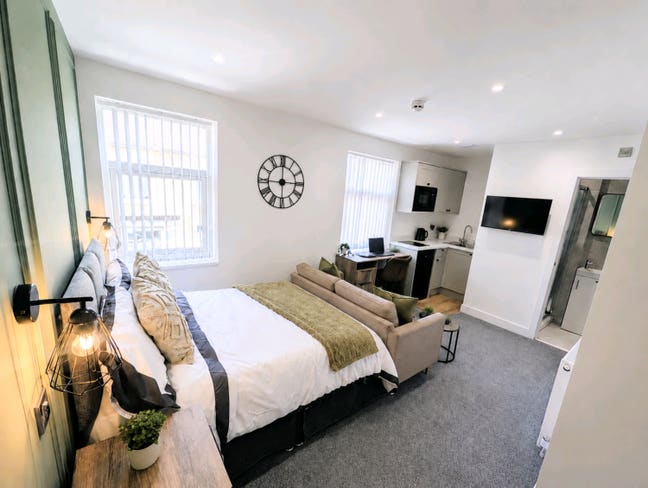 Brand New Luxury Studio Rooms Stoke Town Centre  Main Photo