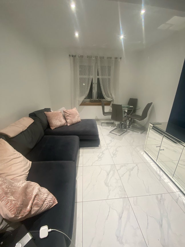 1 bedroom available sharing with other student Main Photo
