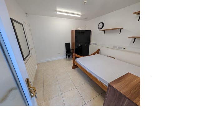 Spacious Studio Available – NW9 – Bills Included Main Photo