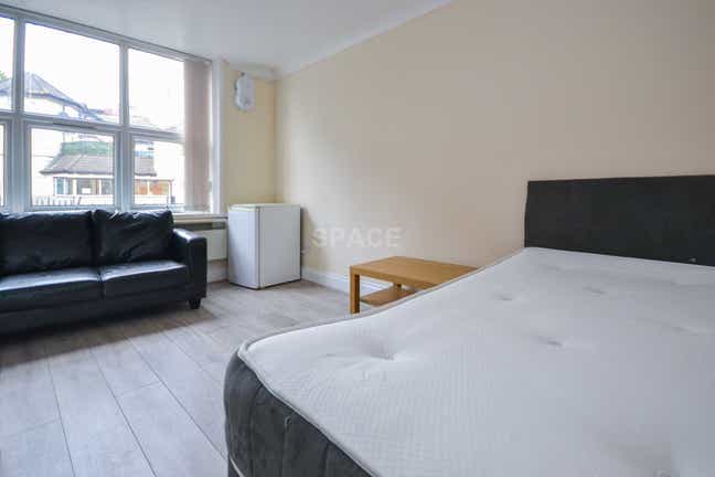 London Road, Reading, Berkshire, RG1 5DD Main Photo