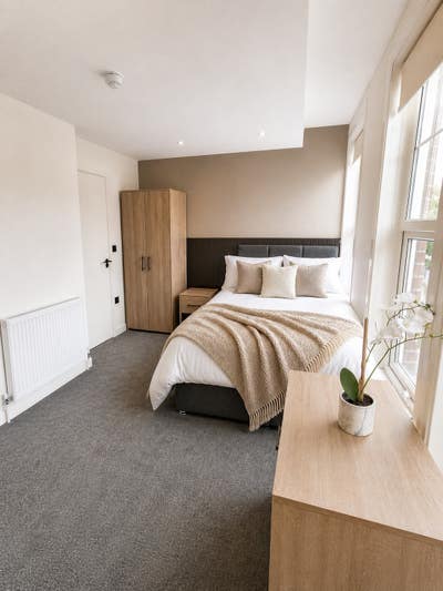 En-Suite Room | Tea/Coffee Station & Fridge🌟 Main Photo