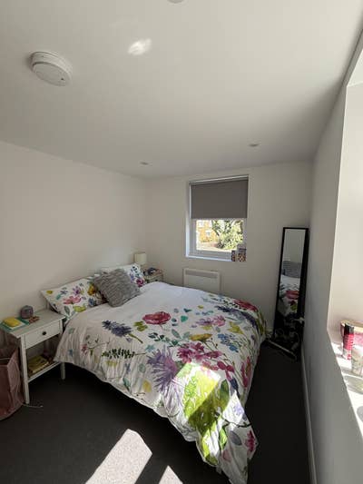 Bright and Cozy Room - July 1st in Battersea Main Photo