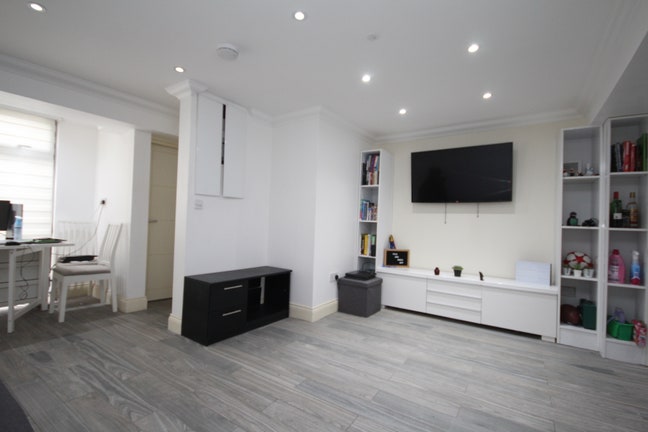 Stylish 2 Bed 2 Bath Flat - Finsbury Park N4 Main Photo