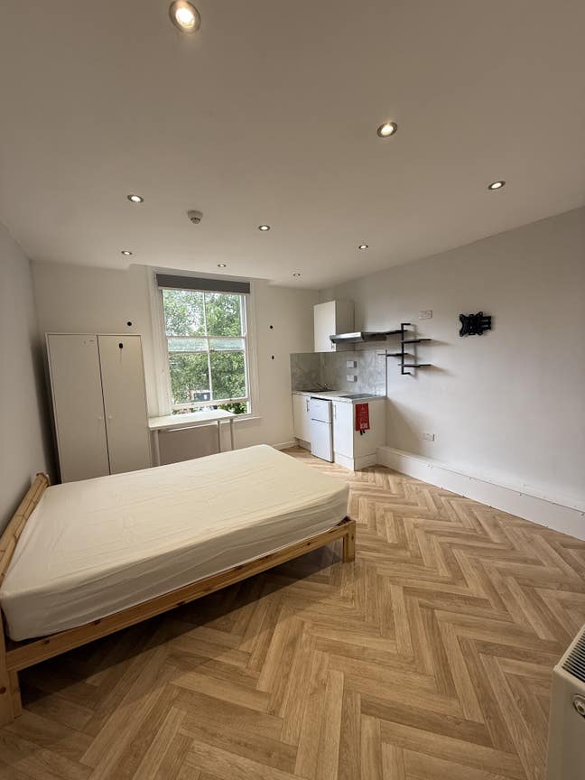 Zero Deposit Studio City All Bills Included!! Main Photo