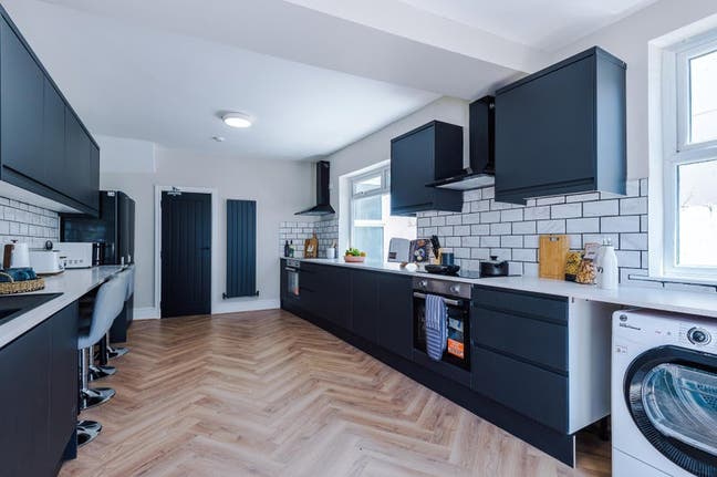 1-En-Suite Room with kitchenette - V Main Photo