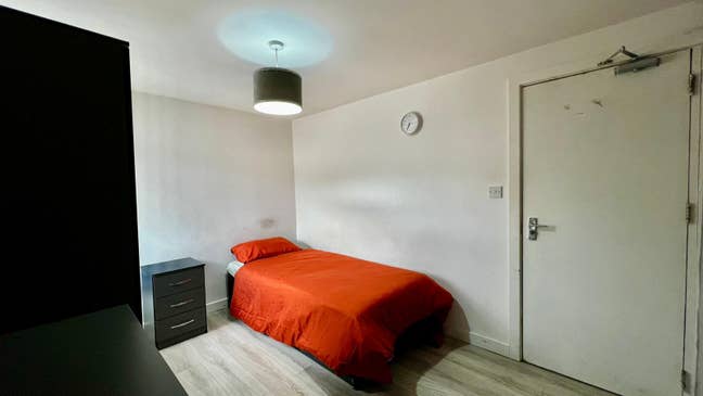 UC/DSS - Modern Double Room - &pound;0 Rent &pound;0 Service Main Photo