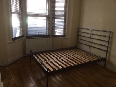 * Last Room, 10min walk to town centre * Main Photo