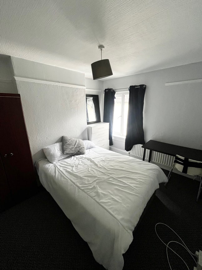 One room free - Original house member dropped out  Main Photo