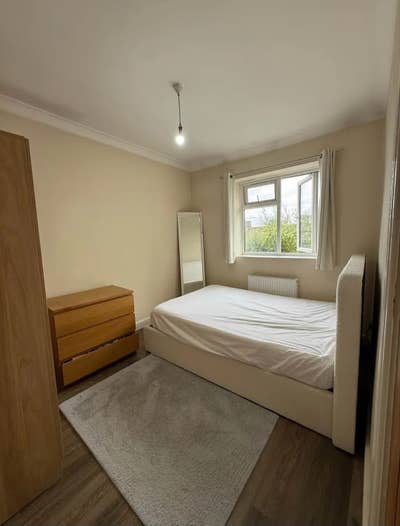 Double Room is available for rent -  BR1 5NS Main Photo