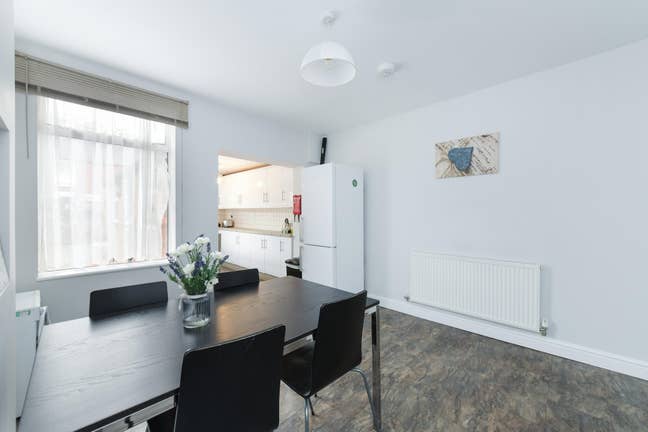 House To Rent In Beeston Main Photo