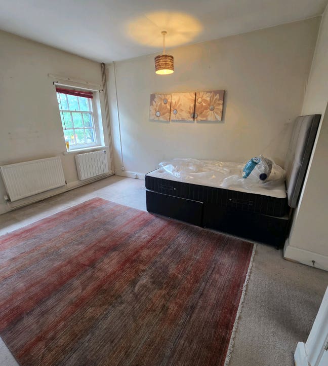 Large Double Rooms - Bearwood Main Photo