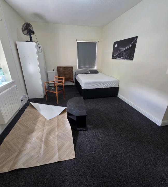 Large Double Rooms - Bearwood Main Photo