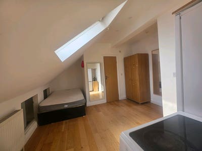 Beautiful Studio Flat in Golders Green, NW11
 Main Photo