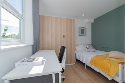 Double Room Available in SW19 Main Photo
