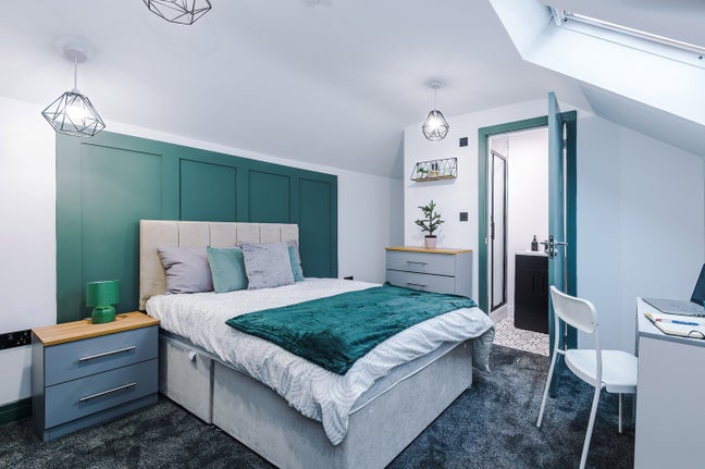 Double Kitchenette | Cinema Room | All Bills Inc Main Photo