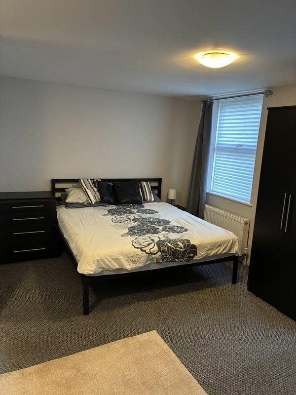 Spacious Double Room in Lewisham House – Bills inc Main Photo