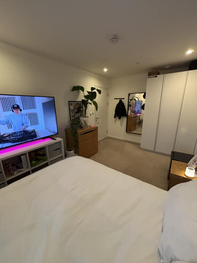 Large DBL room in Townhouse facing Olympic Park Main Photo