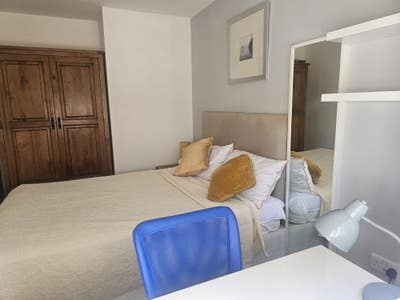 Lovely double room in lane end  Main Photo