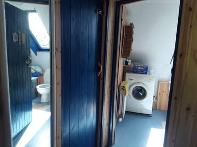 Large Sunny Room, Interesting neighbourhood Main Photo