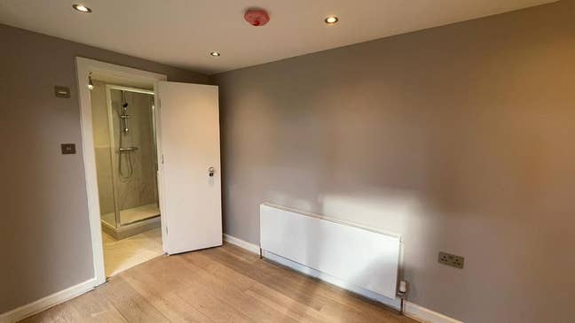 3 Beds 3 Bathrooms West London Main Photo