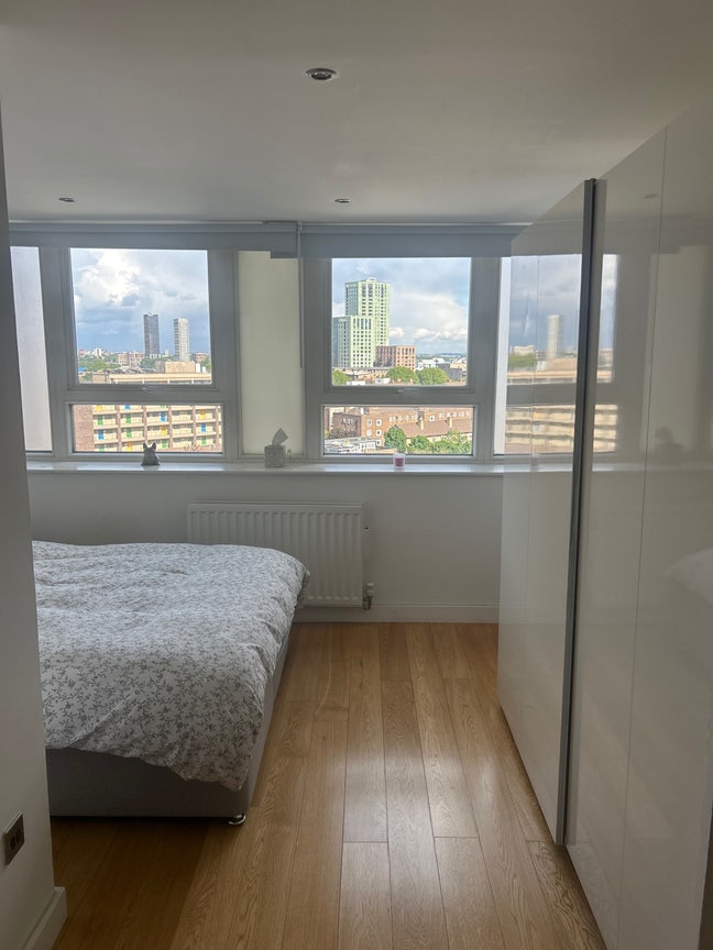 Cost en-suite bedroom in bow  Main Photo