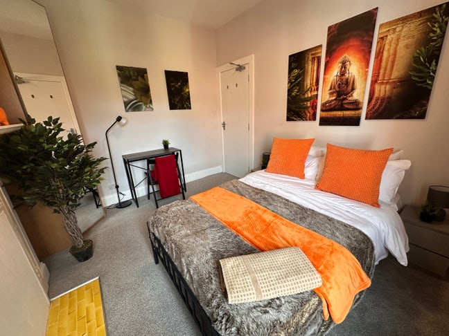 Double Bedroom 1 min walk- Harrow on Hill station Main Photo