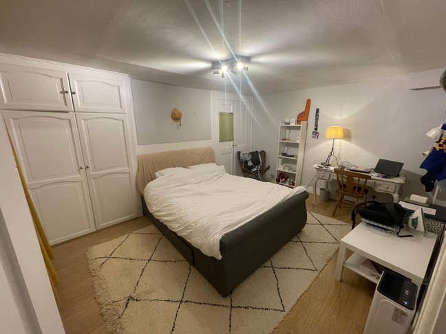 Spacious Room Available – Great Location Near Vaux Main Photo