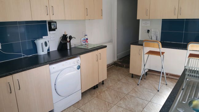  NEW studio flat w/ensuite. All bills & parking Main Photo
