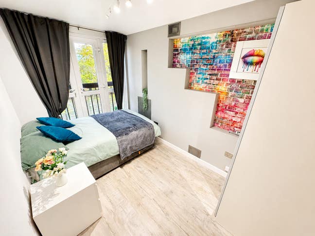 Bright Double Room | Canary Wharf Area Main Photo