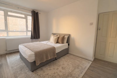 Last 3 Stunning Rooms on the Way to Notting Hill!  Main Photo