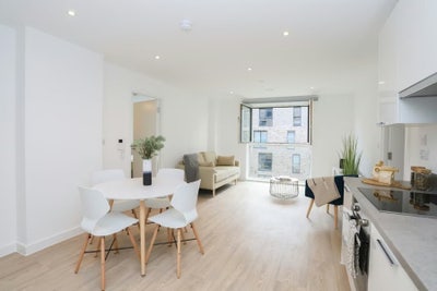 Looking for a flatmate  Main Photo