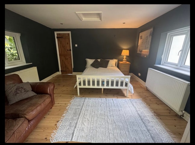 Double Room in large Cottage Main Photo